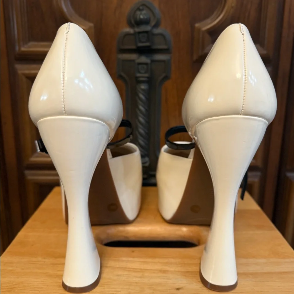 Giani Bernini Cream and Black Platform Heels
